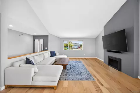 Living - 2336 Kenwyn, Oceanside, CA 92054 photo 2 of 2