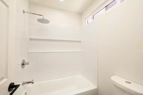 Bath - 5063 Frazee Rd, Oceanside, CA 92057 photo 2 of 7