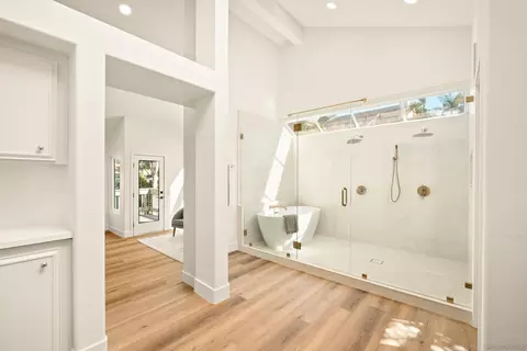Bath - 5063 Frazee Rd, Oceanside, CA 92057 photo 4 of 7