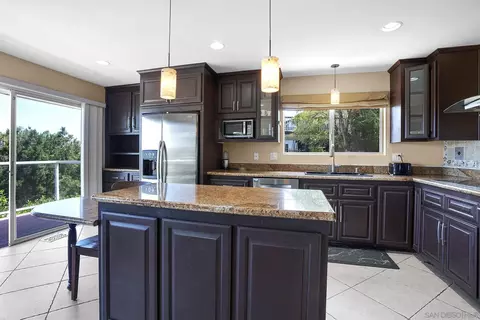 Kitchen - 2373 Carroll Ln, Escondido, CA 92027 photo 4 of 6