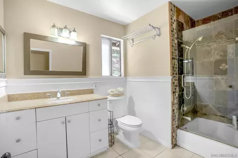 Bath - 2373 Carroll Ln, Escondido, CA 92027 photo 2 of 3
