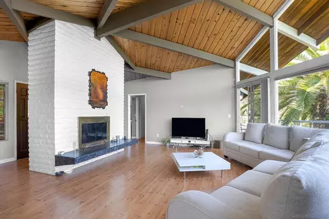Living - 2373 Carroll Ln, Escondido, CA 92027 photo 6 of 11