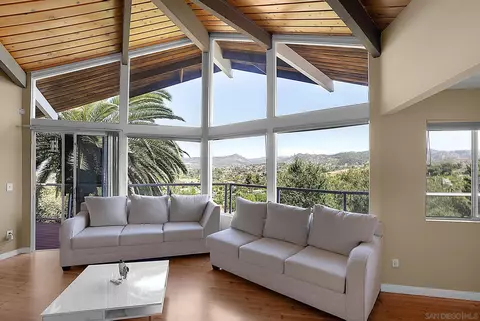 Living - 2373 Carroll Ln, Escondido, CA 92027 photo 5 of 11