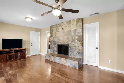 Living - 2373 Carroll Ln, Escondido, CA 92027 photo 8 of 11