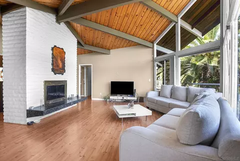 Living - 2373 Carroll Ln, Escondido, CA 92027 photo 2 of 11