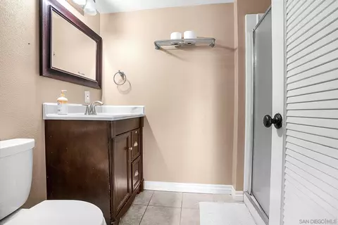 Bath - 2373 Carroll Ln, Escondido, CA 92027 photo 3 of 3