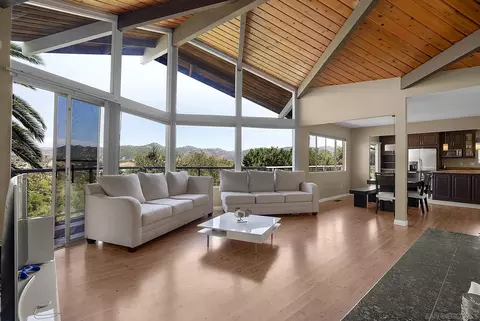 Living - 2373 Carroll Ln, Escondido, CA 92027 photo 4 of 11