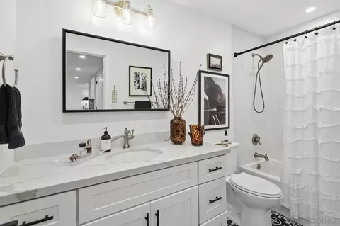 Bath - 333 Orange Ave #16, Coronado, CA 92118 photo 4 of 4