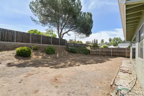 Exterior - 877 Alveda Ave, El Cajon, CA 92019 photo 8 of 9