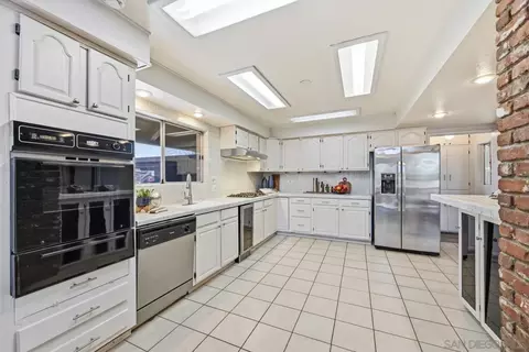 Kitchen - 9371 Riverview Ave, Lakeside, CA 92040 photo 2 of 5