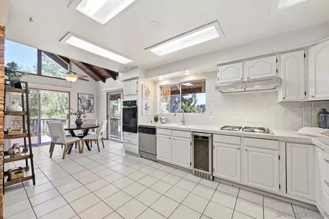 Kitchen - 9371 Riverview Ave, Lakeside, CA 92040 photo 4 of 5