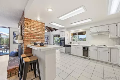 Kitchen - 9371 Riverview Ave, Lakeside, CA 92040 photo 5 of 5