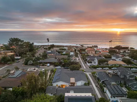 View/Area - 1023 Stratford Ct, Del Mar, CA 92014 photo 2 of 2