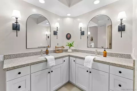 Bath - 3523 Ryan Dr, Escondido, CA 92025 photo 2 of 4