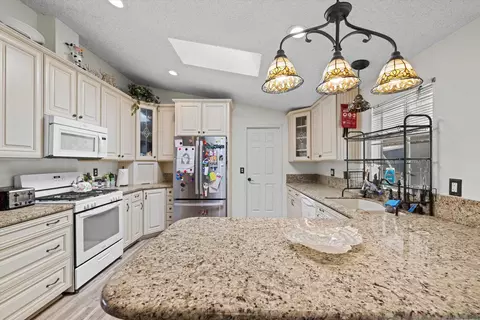 Kitchen - 4616 N N Riv #SPC 68, Oceanside, CA 92057 photo 2 of 5