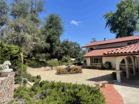 31600 Oak Glen Rd, Valley Center, CA 92082