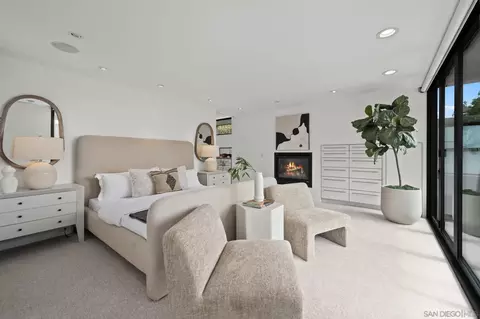 Bedroom - 2402 Camino Del Mar, Del Mar, CA 92014 photo 1 of 2