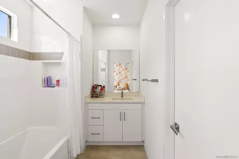 Bath - 2537 State St, Carlsbad, CA 92008 photo 3 of 4