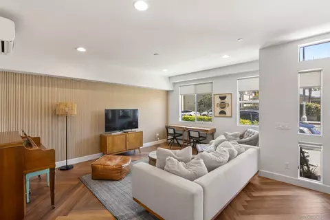 Living - 2537 State St, Carlsbad, CA 92008 photo 1 of 4