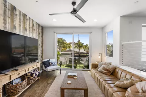 Living - 2537 State St, Carlsbad, CA 92008 photo 4 of 4