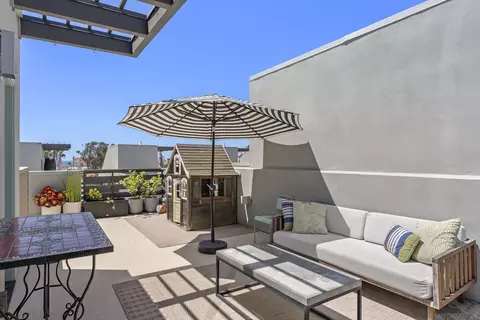 Exterior - 2537 State St, Carlsbad, CA 92008 photo 3 of 4