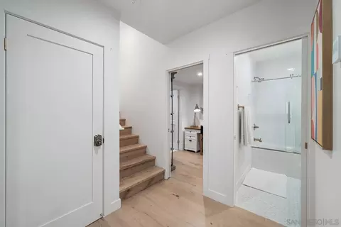 Entry Way - 924 D Ave, Coronado, CA 92118 photo 3 of 4