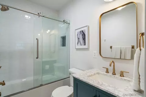 Bath - 924 D Ave, Coronado, CA 92118 photo 2 of 5