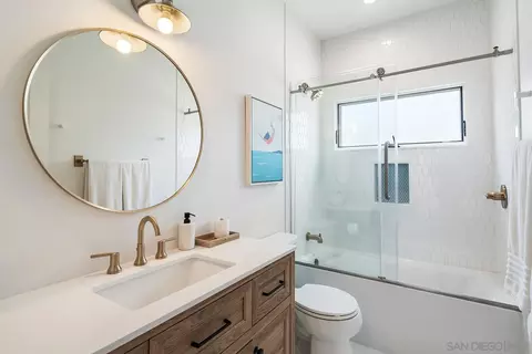 Bath - 924 D Ave, Coronado, CA 92118 photo 5 of 5
