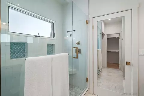 Bath - 924 D Ave, Coronado, CA 92118 photo 4 of 5