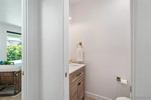 Bath - 924 D Ave, Coronado, CA 92118 photo 1 of 5