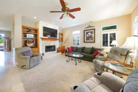 Living - 23717 Moonglow Ct, Ramona, CA 92065 photo 2 of 2