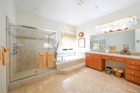 Bath - 23717 Moonglow Ct, Ramona, CA 92065 photo 1 of 4