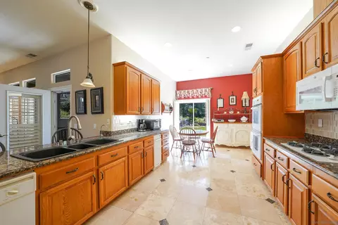 Kitchen - 23717 Moonglow Ct, Ramona, CA 92065 photo 3 of 4