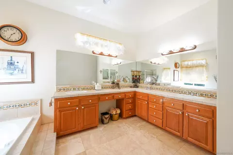 Bath - 23717 Moonglow Ct, Ramona, CA 92065 photo 2 of 4