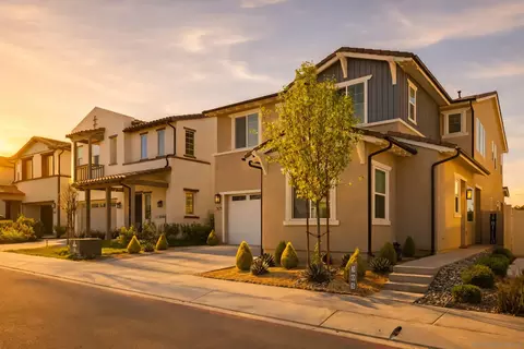 305 Creekview Ct, San Marcos, CA 92078