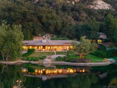 7051 Mount Olympus Dr, Fallbrook, CA 92028