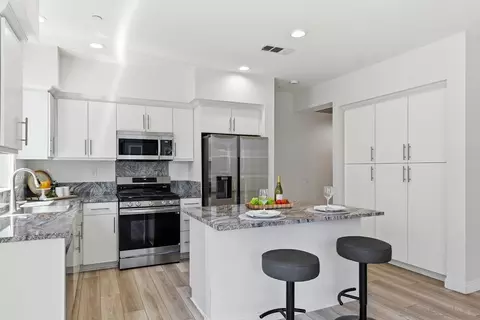 214 Antoni Gln #710, Escondido, CA 92025