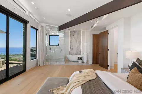Bedroom - 5727 Baja Mar, La Jolla, CA 92037 photo 3 of 4