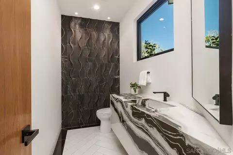 Bath - 5727 Baja Mar, La Jolla, CA 92037 photo 4 of 4