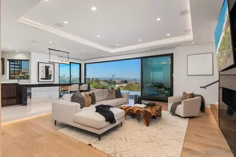Living - 5727 Baja Mar, La Jolla, CA 92037 photo 3 of 4