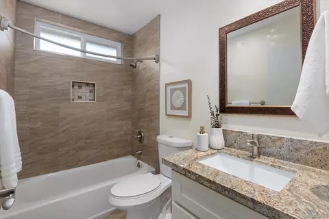 Bath - 1842 Bel Air Ter, Encinitas, CA 92024 photo 5 of 6