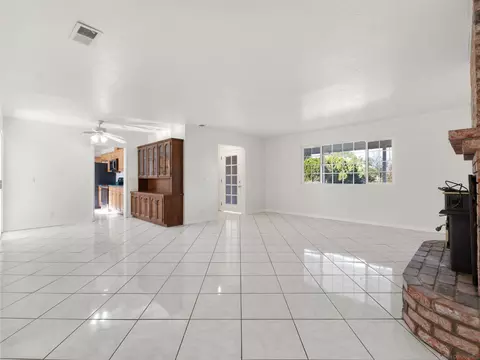 Living - 1621 Lilac, Ramona, CA 92065 photo 2 of 6