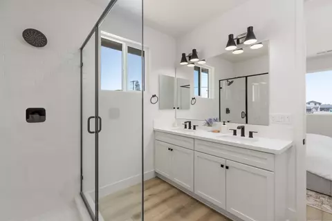 Bath - 702 Passion Ct, Vista, CA 92083 photo 3 of 4