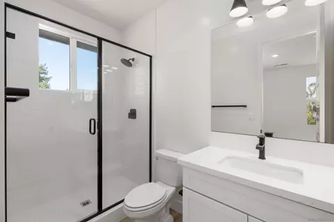 Bath - 702 Passion Ct, Vista, CA 92083 photo 4 of 4