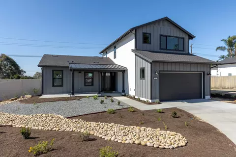 702 Passion Ct, Vista, CA 92083