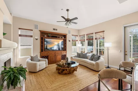Living - 2397 Old Rnch, Escondido, CA 92027 photo 3 of 3
