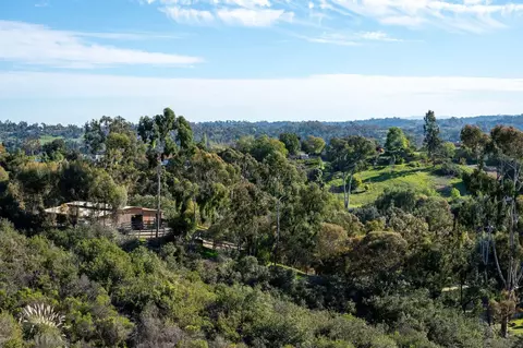 View/Area - 7992 Paseo Esmerado, Carlsbad, CA 92009 photo 8 of 10
