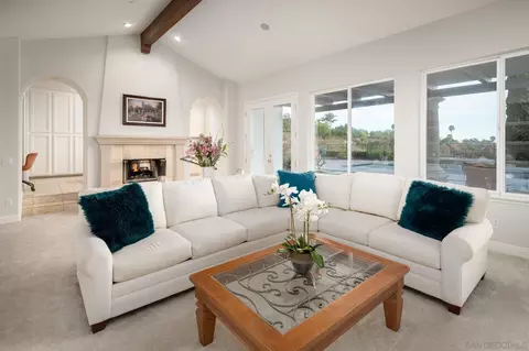 Living - 7992 Paseo Esmerado, Carlsbad, CA 92009 photo 2 of 6