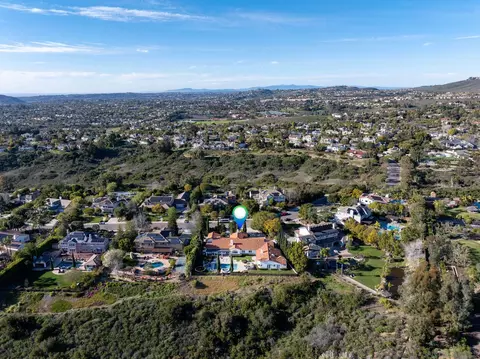 View/Area - 7992 Paseo Esmerado, Carlsbad, CA 92009 photo 7 of 10