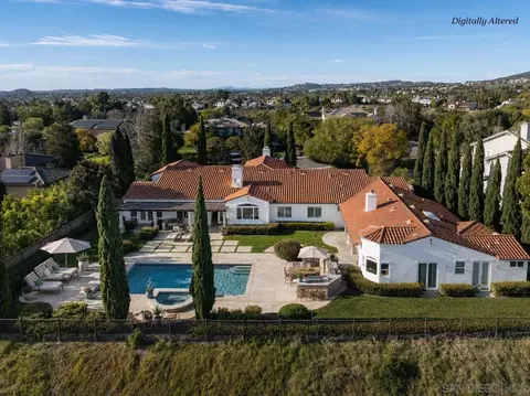 View/Area - 7992 Paseo Esmerado, Carlsbad, CA 92009 photo 4 of 10